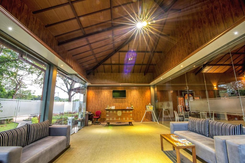 Hotel Mahanuge photo