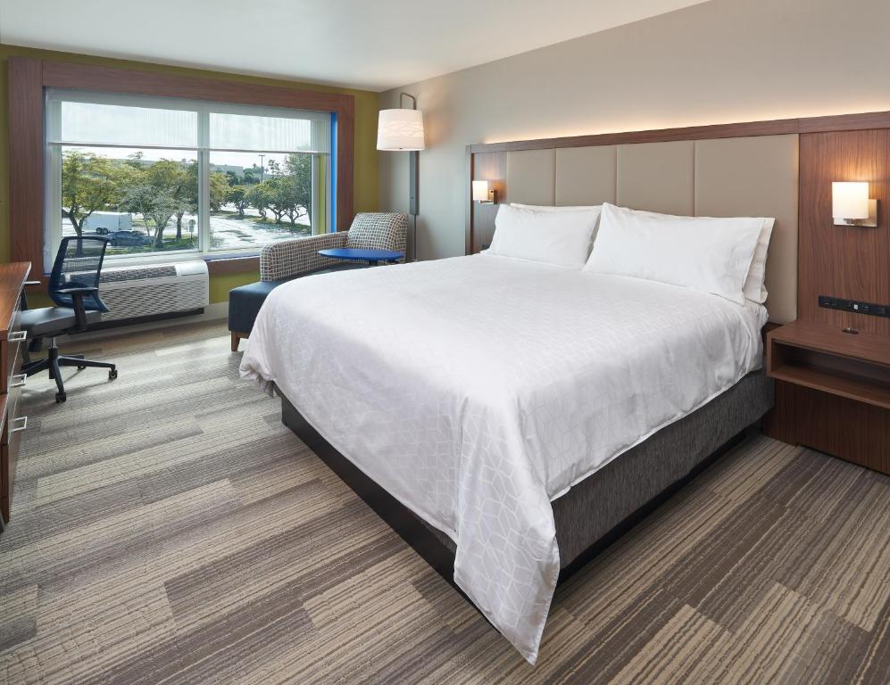 Holiday Inn Express Doral Miami photo