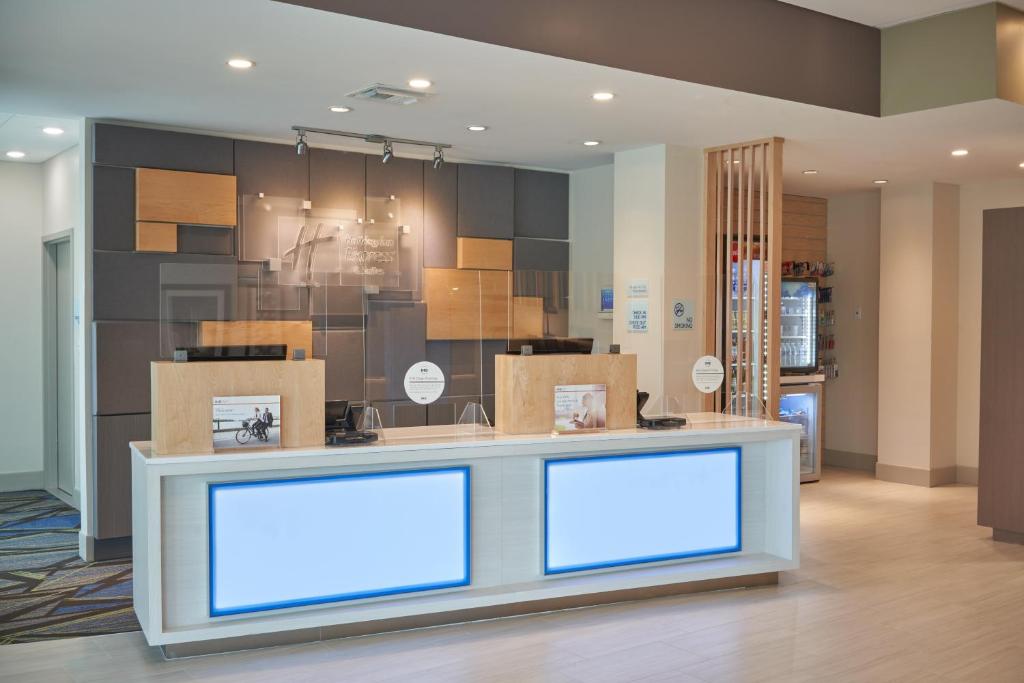 Holiday Inn Express Doral Miami photo