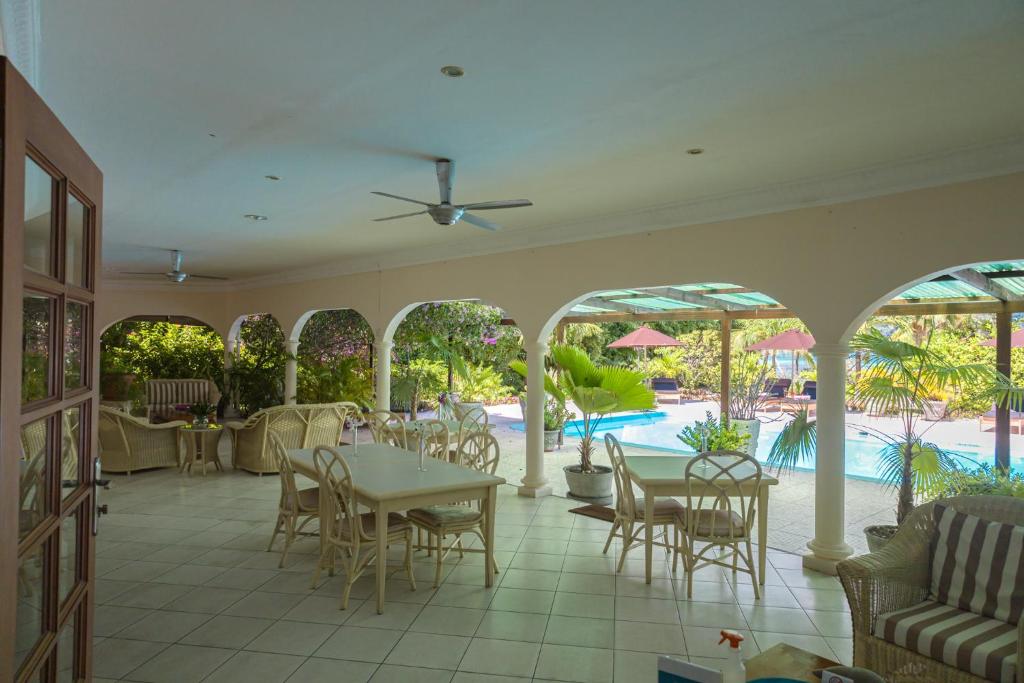 ヴィラ ドゥ サーフ セーシェル (Villa De Cerf Seychelles) レストラン