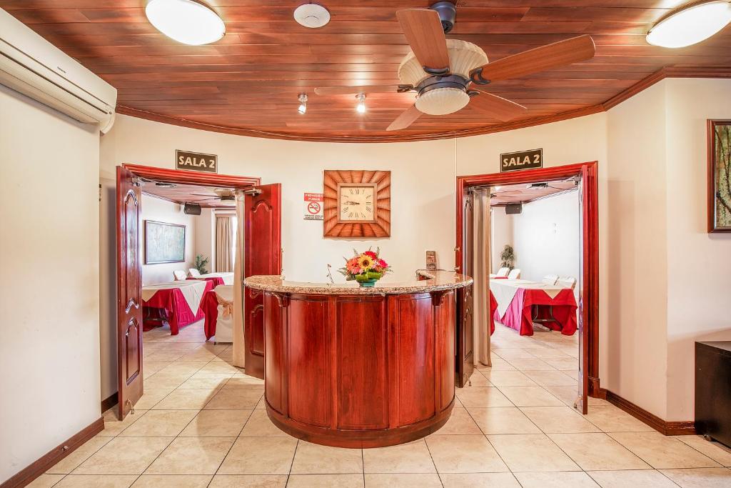 Bar/lounge, Hotel Casa Roland San Jose in San Jose