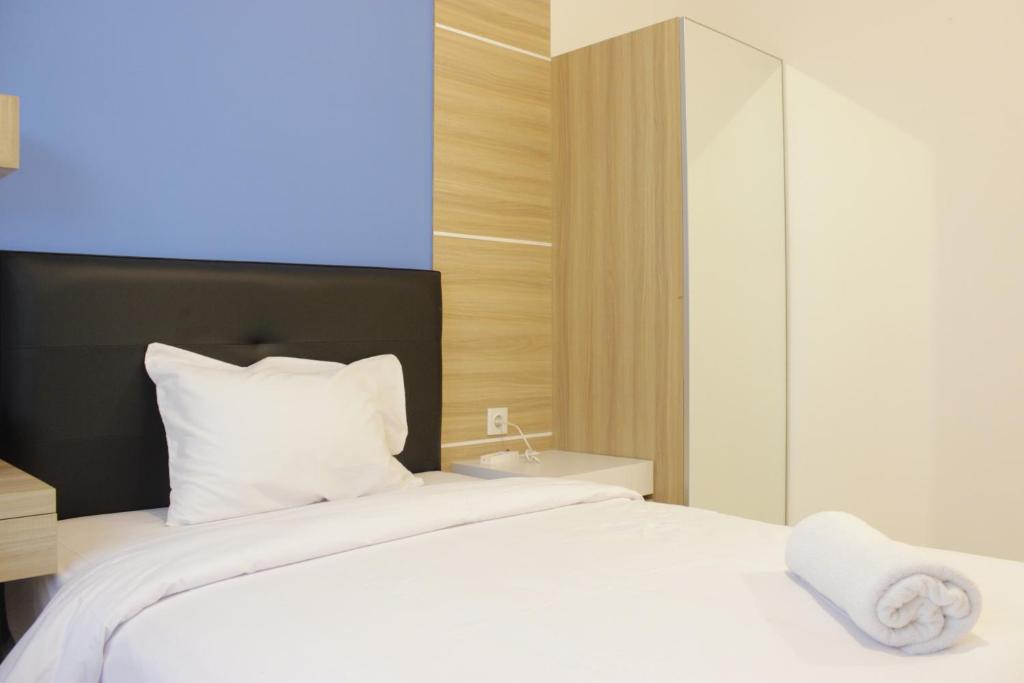 Zest Studio Semi Apartment at The Lodge Paskal near BINUS University By Travelio