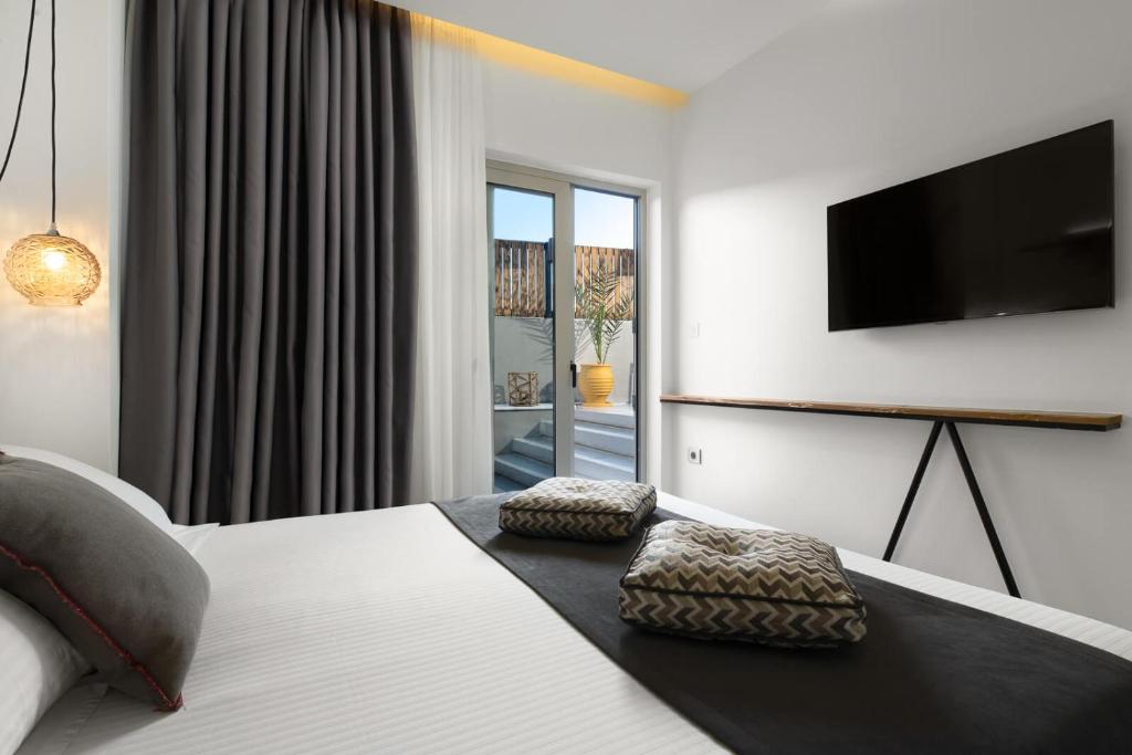 Elakati Luxury Boutique Hotel - Adults Only — Hotel rooms in Rhodes Town, South Aegean