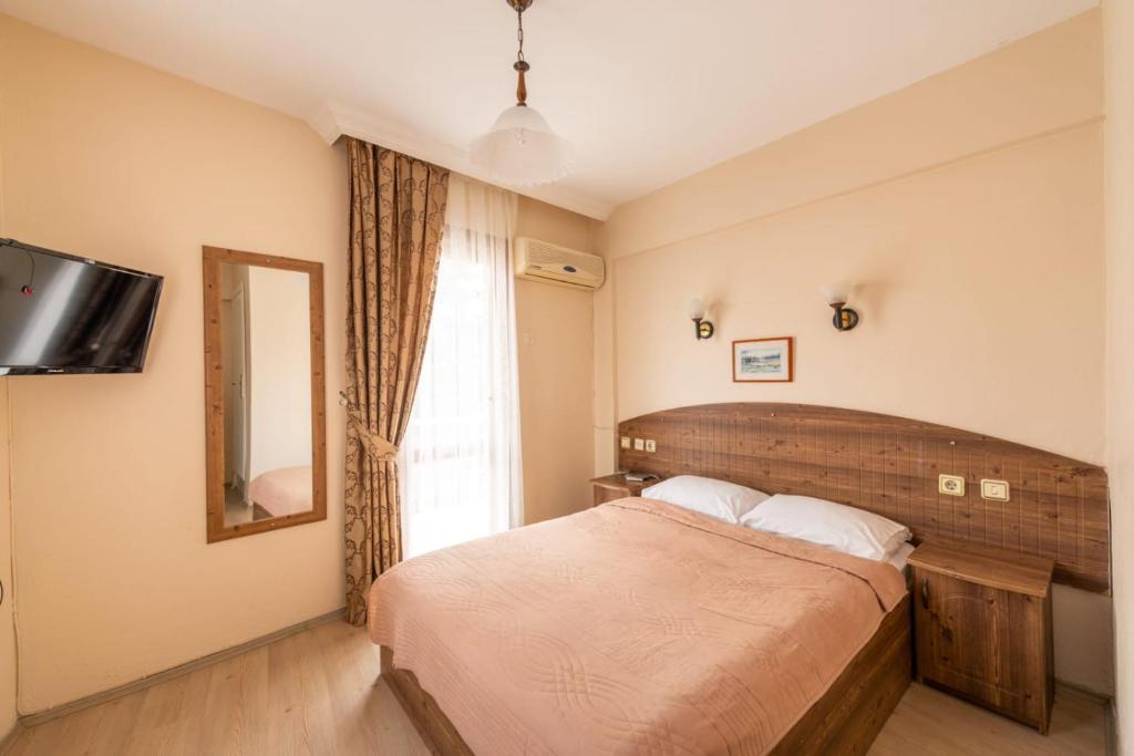 LIMON OTEL FOCA photo