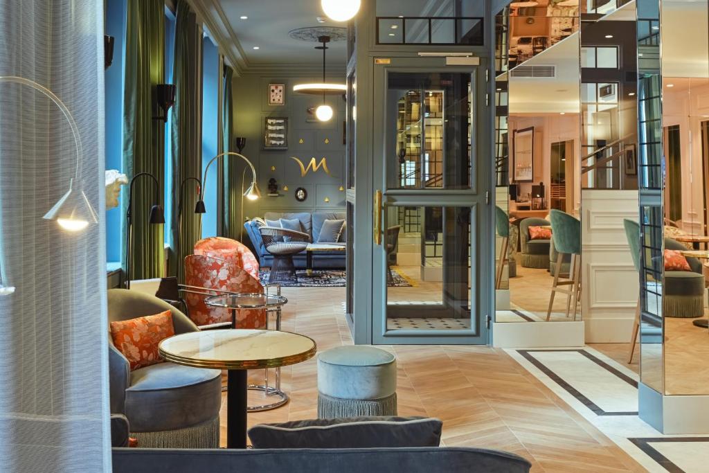 フロント・ロビー