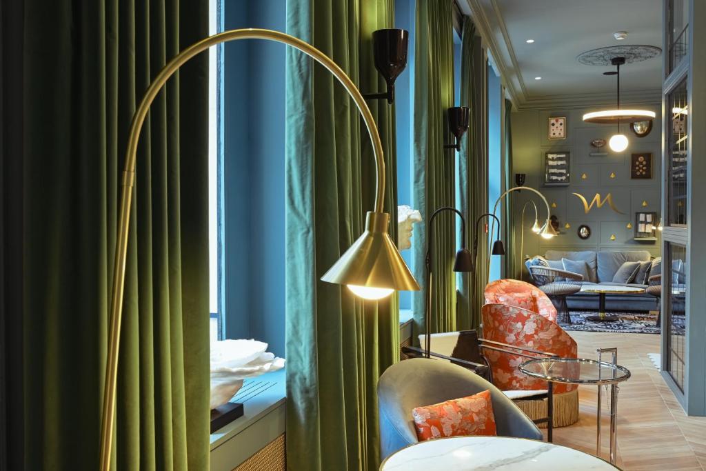 フロント・ロビー