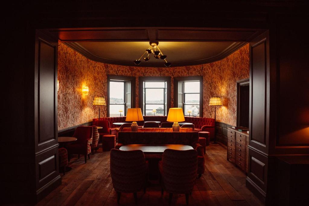 Lobby, Glasson Lakehouse in Athlone