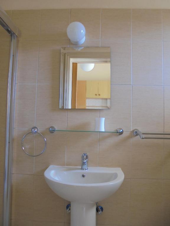 Niki Court Holiday Apartments photo