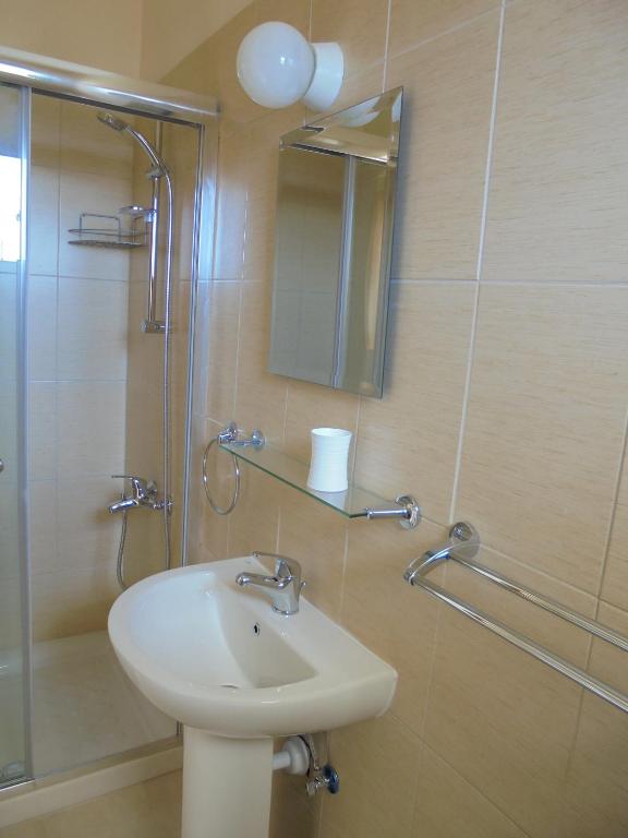 Niki Court Holiday Apartments photo