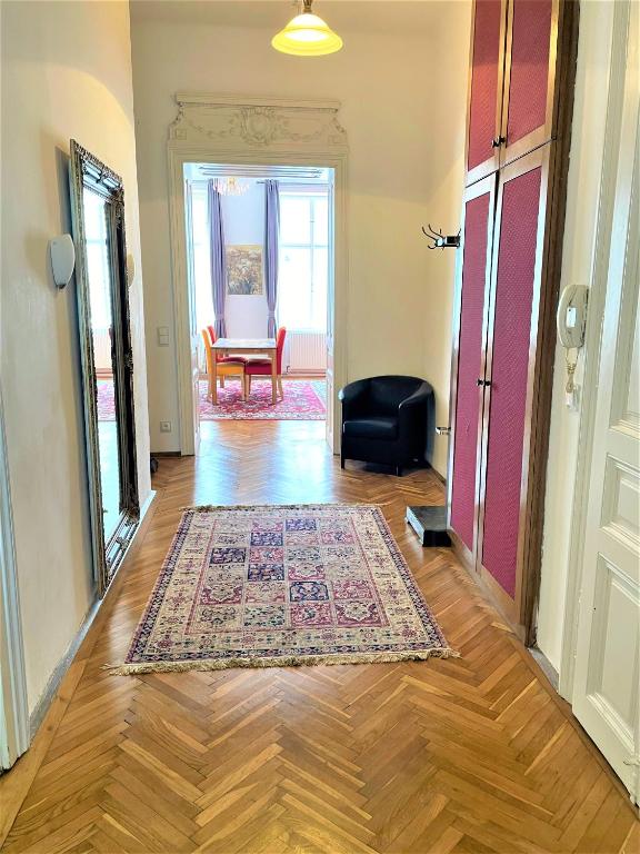 King Apartments | contactless check-in photo