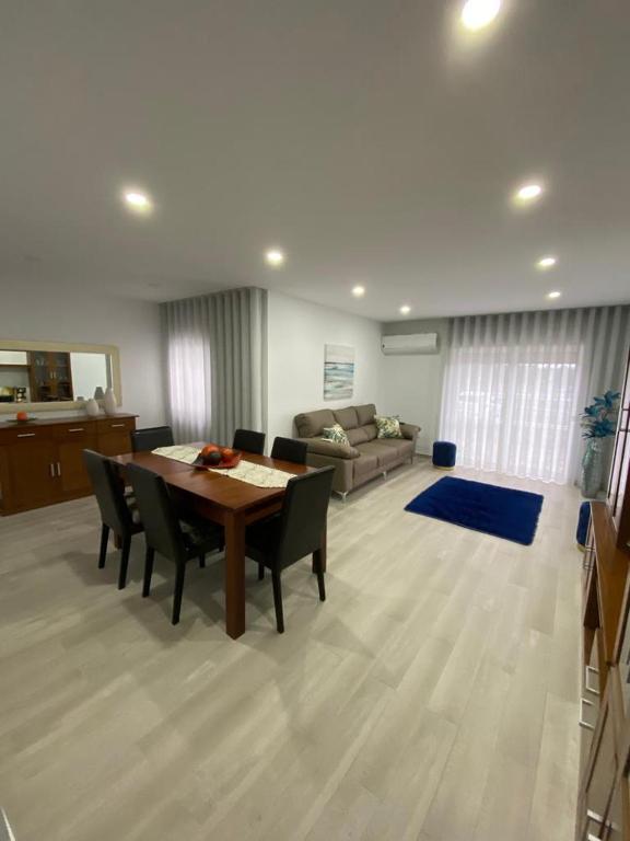 Moradia Gina — Hotel in Nazare