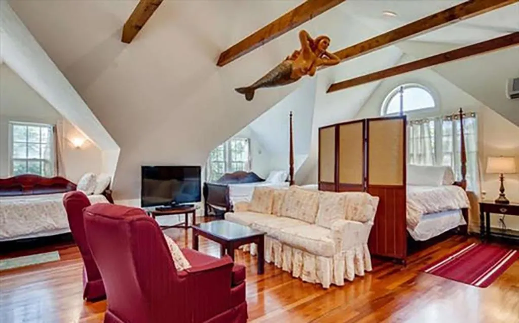 West Tisbury Inn，位于West Tisbury的酒店