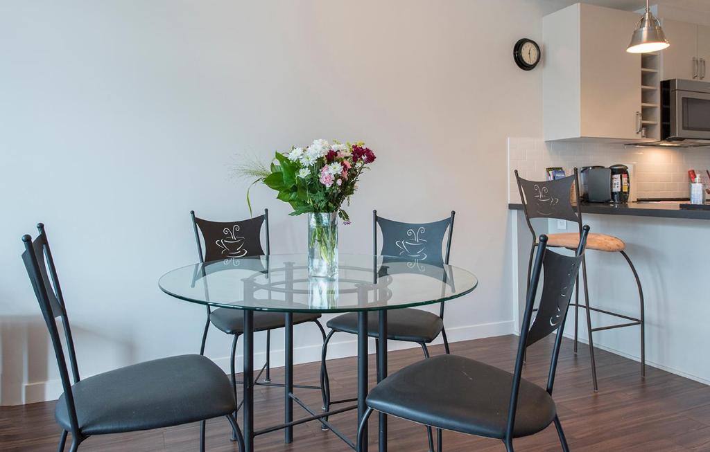 Lower Lonsdale Aprtment — Hotel in Vancouver (BC)