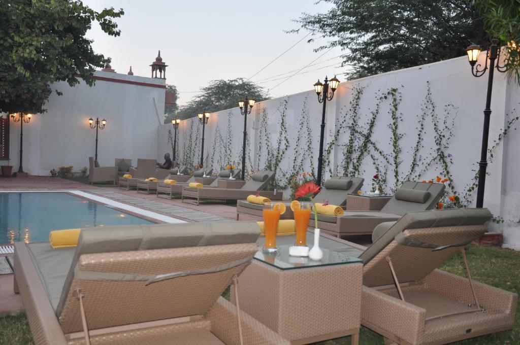 スイミングプール