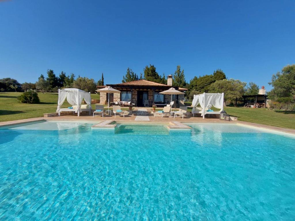 Sithonian Blue Royal Villa — Hotel in Chalkidiki