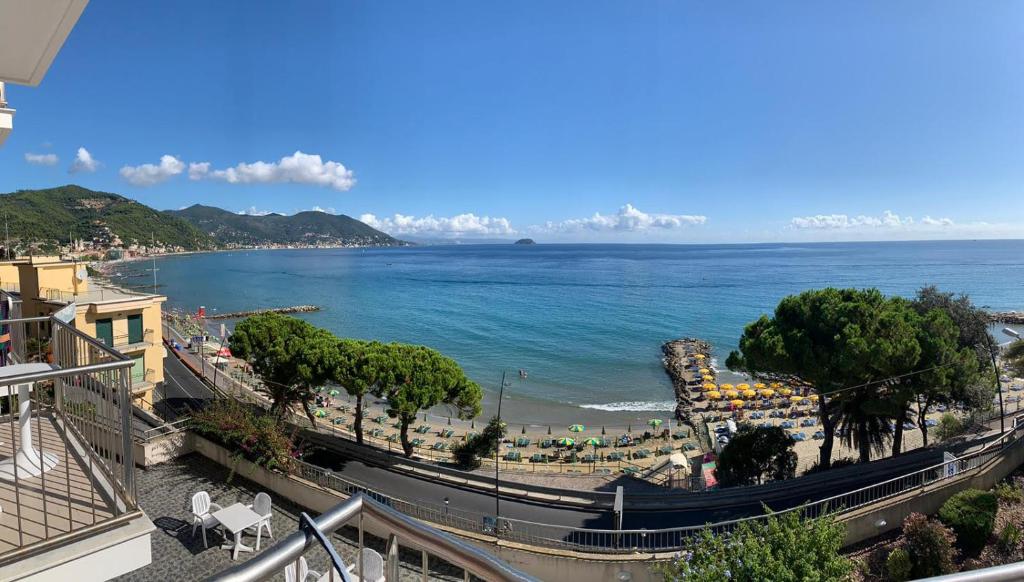 Residence Paradiso — Hotel in Laigueglia