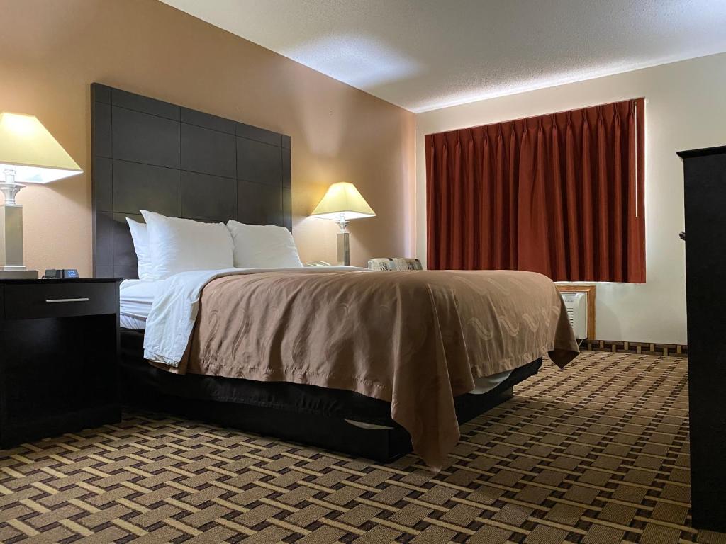 Quality Inn Morton at I-74 photo