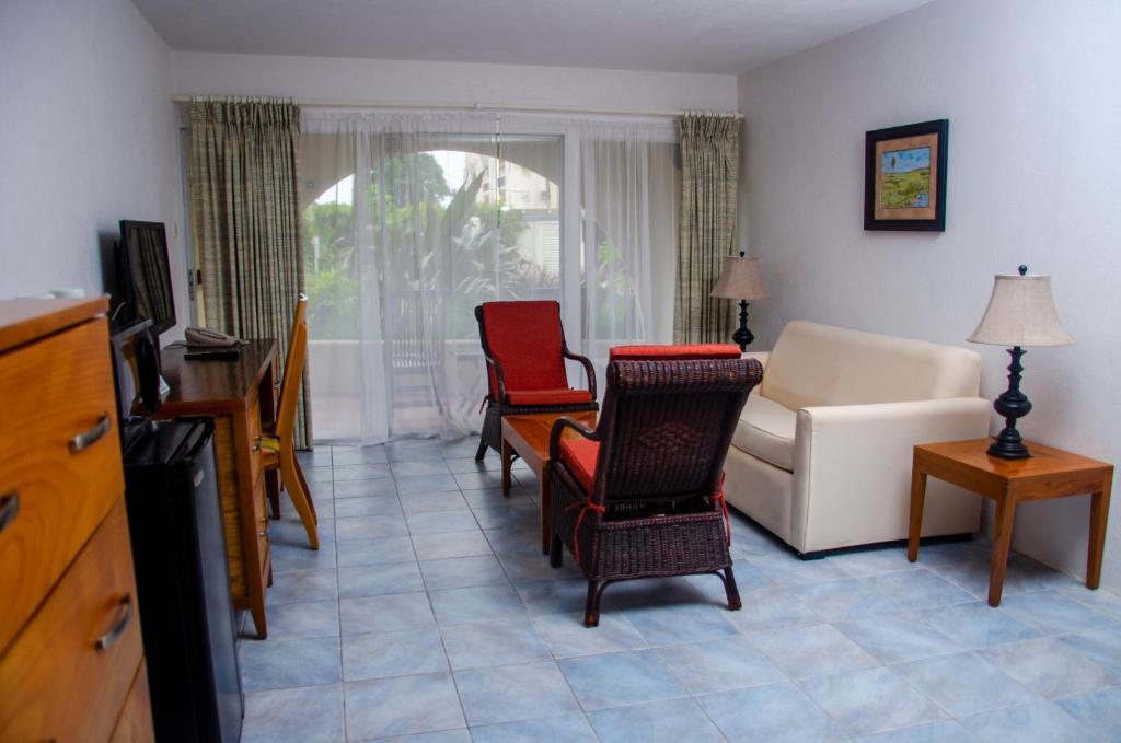 Shared lounge/TV area