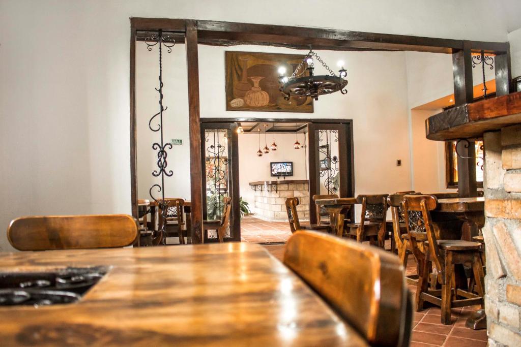 Hotel Los Portales Inn photo