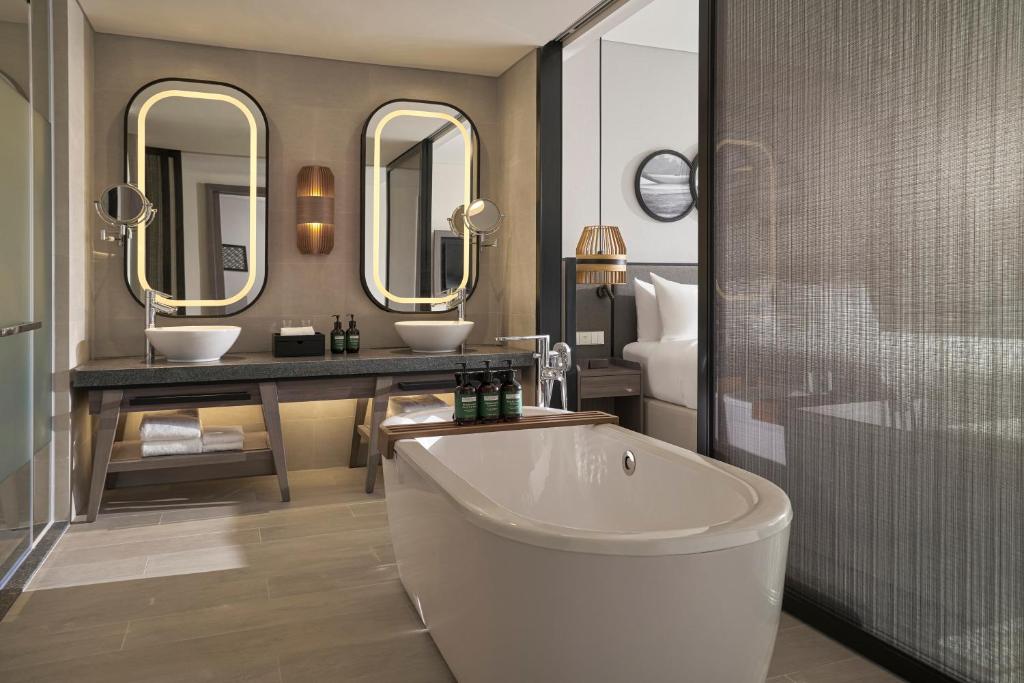 Crowne Plaza Phu Quoc Starbay Hotel (Phu Quoc Island) - Deals, Photos ...