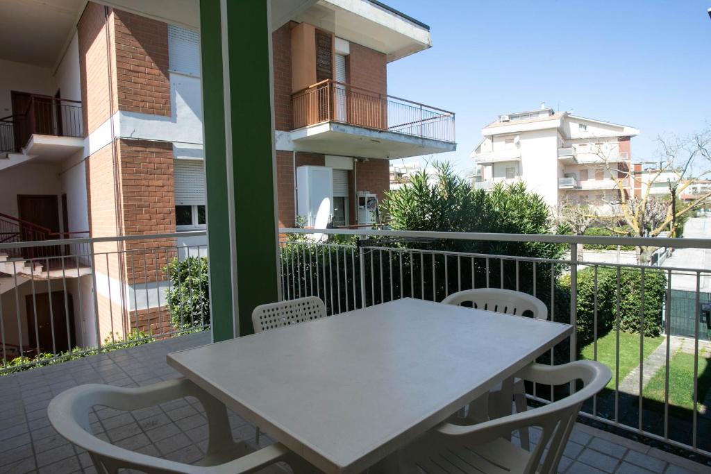 M027 - Marcelli, trilocale con terrazzo a 150 metri dal mare - 2