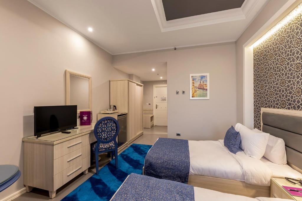 Shared lounge/TV area