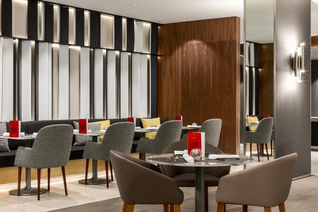 Hotel Dining
