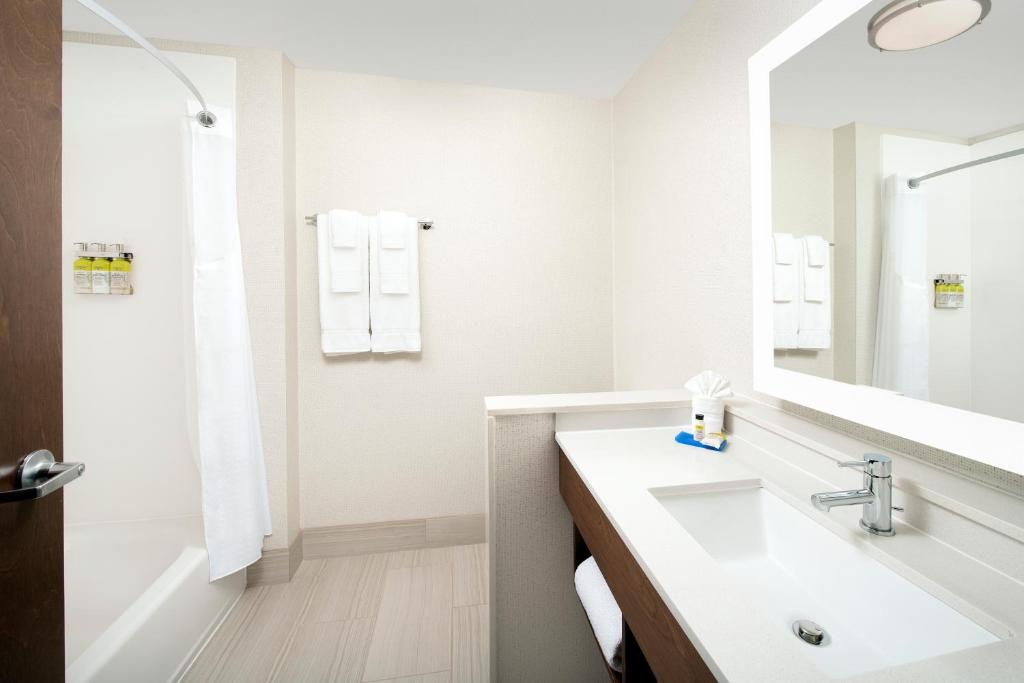 Staybridge Suites North Brunswick Photo 44