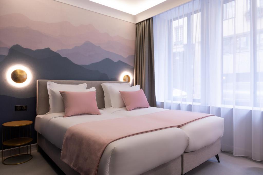 Paris Hotel Le Milie Rose room