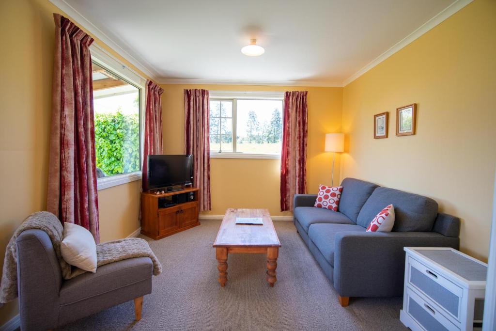 Blue Thistle Cottages photo