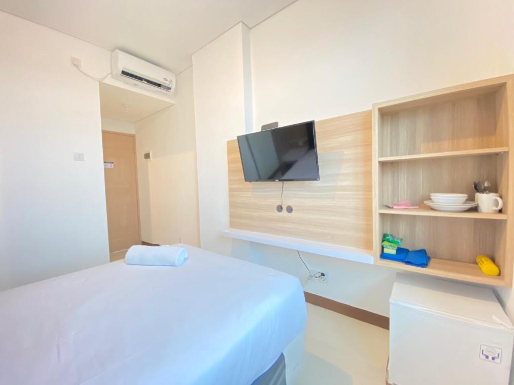 Comfortable Studio Semi Apartment at The Lodge Paskal near BINUS University By Travelio