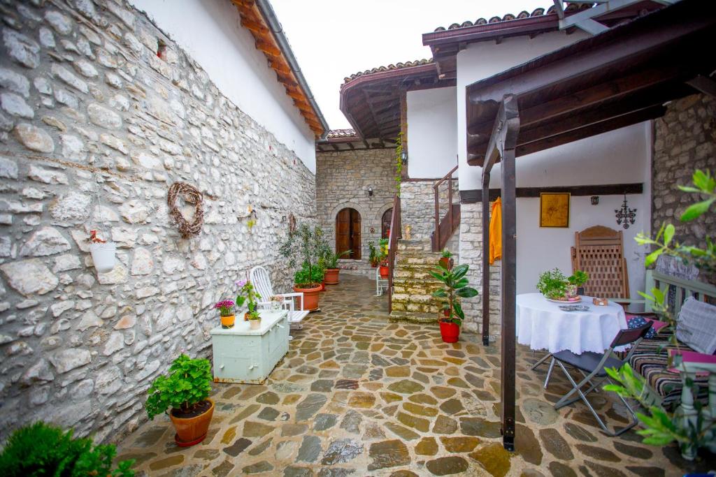 Bujtina Kodiket Guesthouse — Hotel in Berat