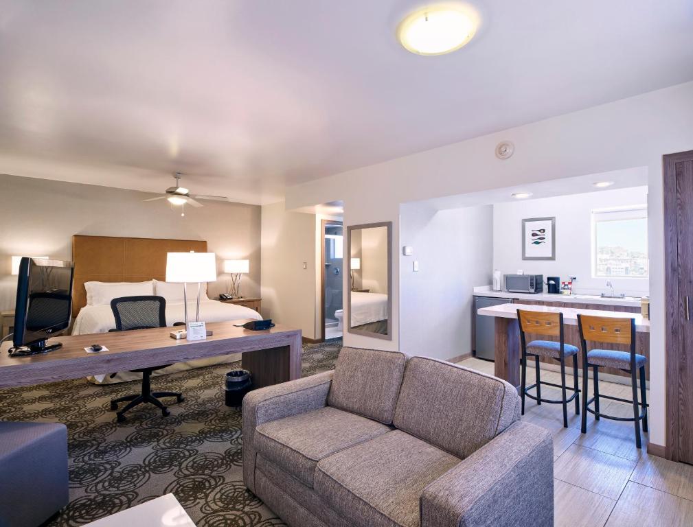 Holiday Inn Hotel & Suites Chihuahua photo