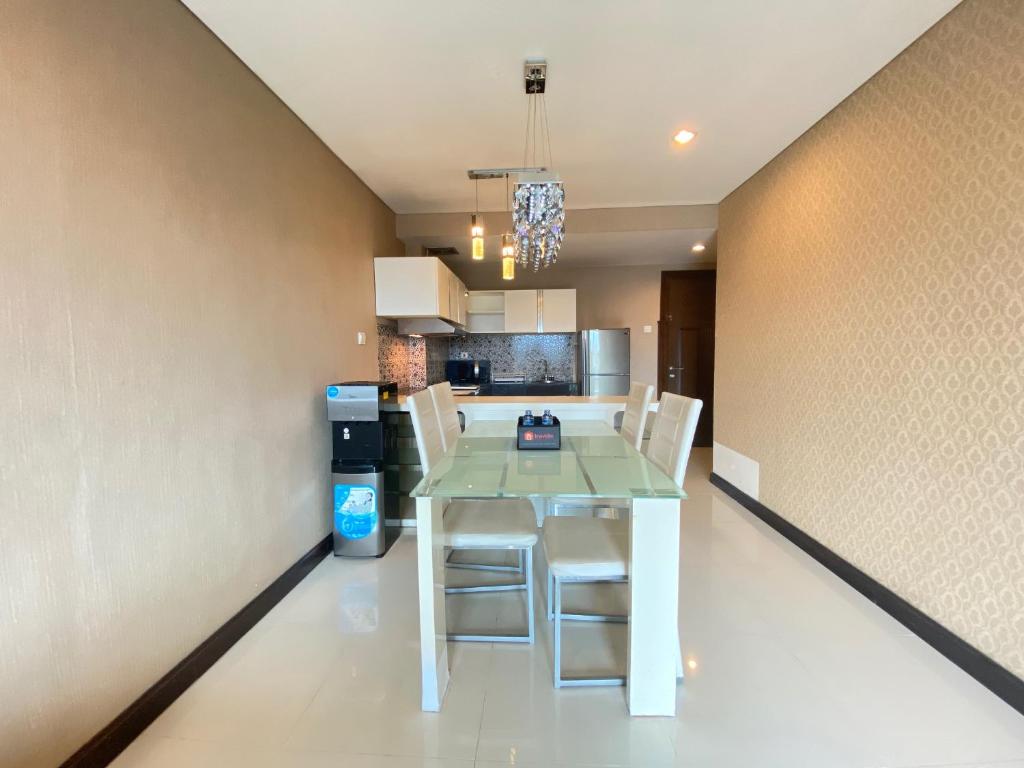 Deluxe &#038; Well Appointed 2BR at El Royale Apartment By Travelio