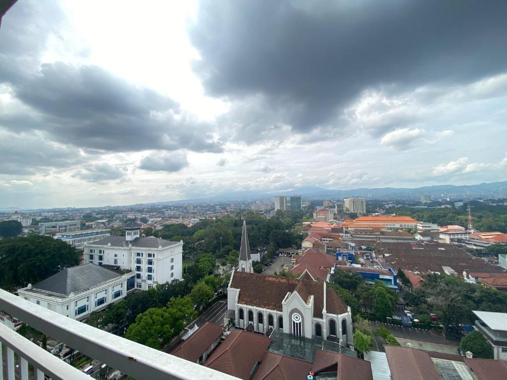 Deluxe &#038; Well Appointed 2BR at El Royale Apartment By Travelio