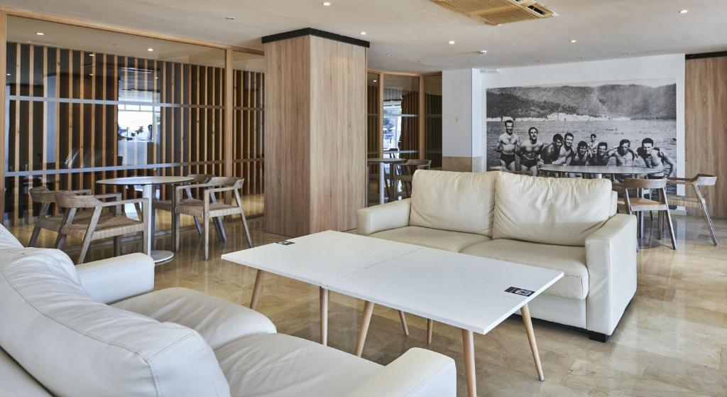 Globales Cala Viñas Adults Only 16+ — Restaurant & bars in Cala Vinas, Balearic Islands