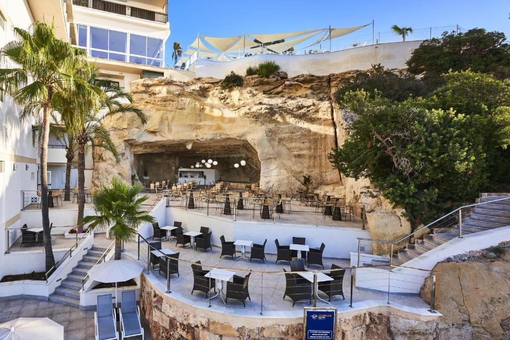 Globales Cala Viñas Adults Only 16+ — Restaurant & bars in Cala Vinas, Balearic Islands