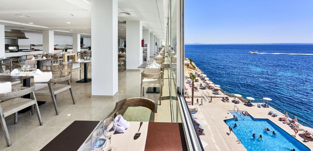 Globales Cala Viñas Adults Only 16+ — Restaurant & bars in Cala Vinas, Balearic Islands