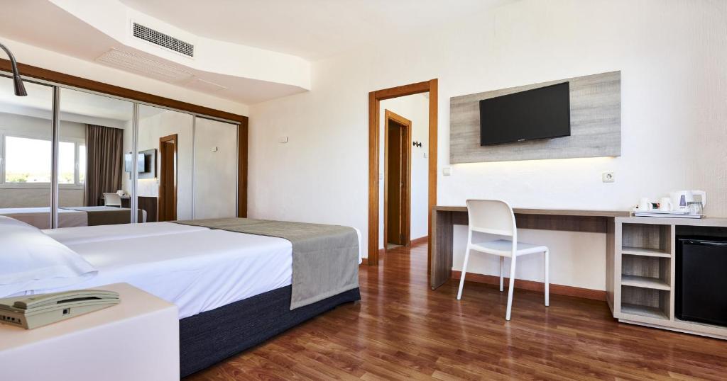 Globales Cala Viñas Adults Only 16+ — Hotel rooms in Cala Vinas, Balearic Islands