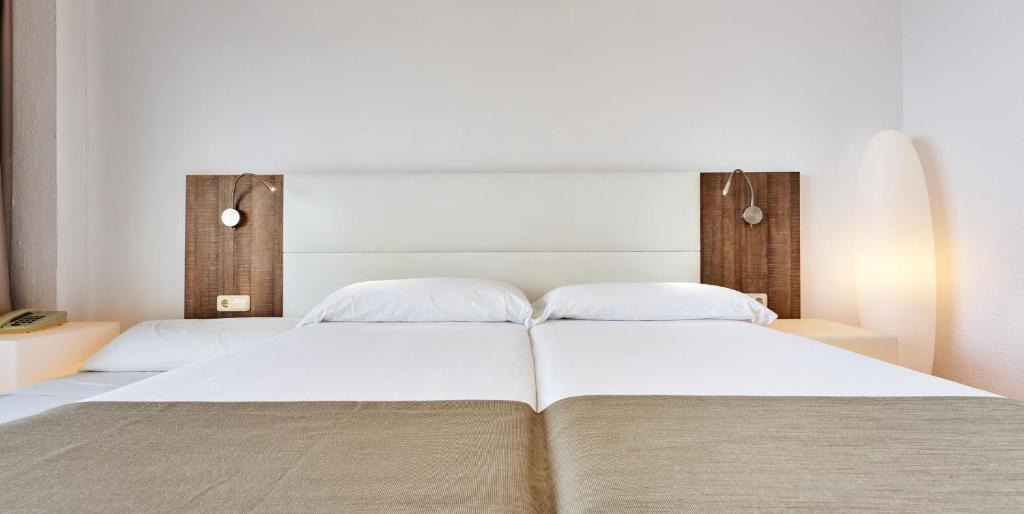 Globales Cala Viñas Adults Only 16+ — Hotel rooms in Cala Vinas, Balearic Islands
