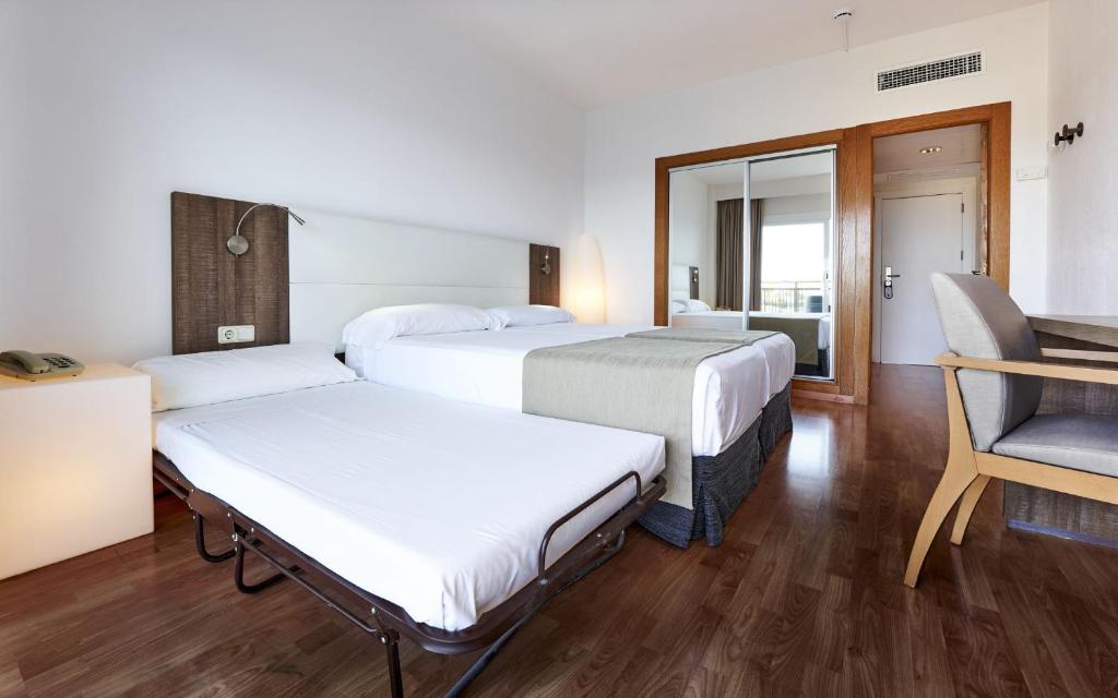 Globales Cala Viñas Adults Only 16+ — Hotel rooms in Cala Vinas, Balearic Islands