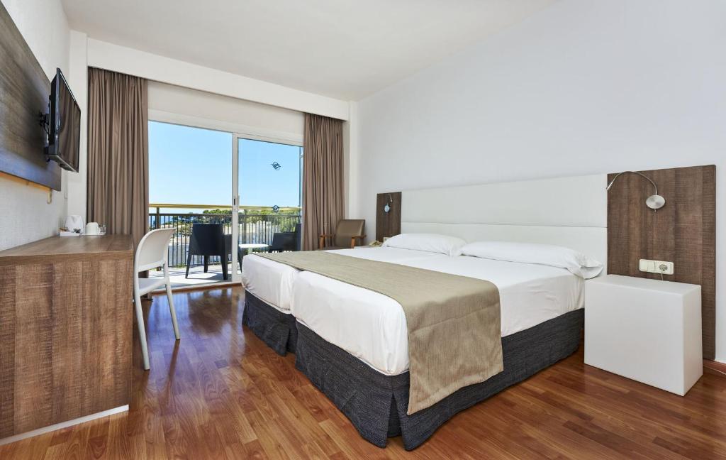 Globales Cala Viñas Adults Only 16+ — Hotel rooms in Cala Vinas, Balearic Islands