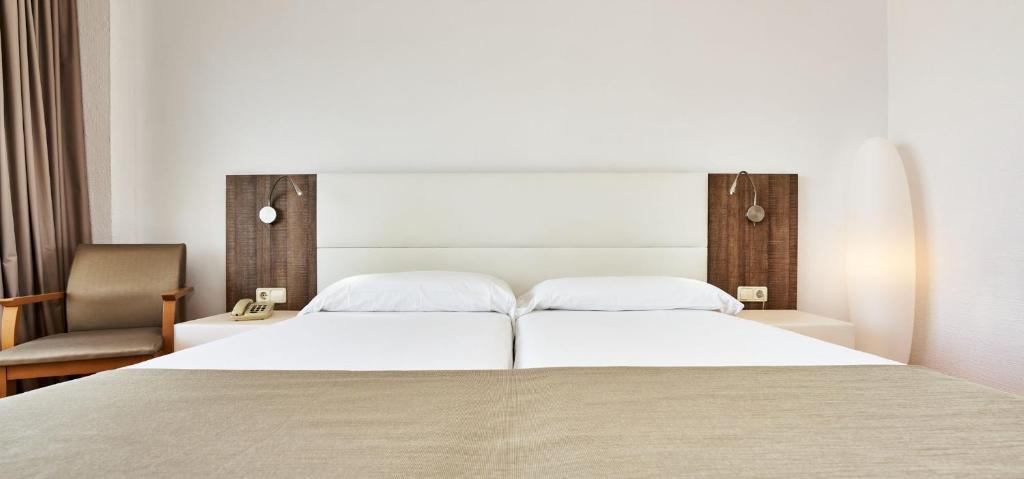 Globales Cala Viñas Adults Only 16+ — Hotel rooms in Cala Vinas, Balearic Islands