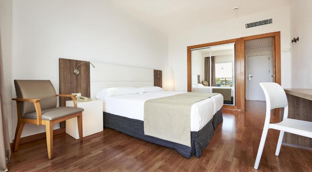 Globales Cala Viñas Adults Only 16+ — Hotel rooms in Cala Vinas, Balearic Islands
