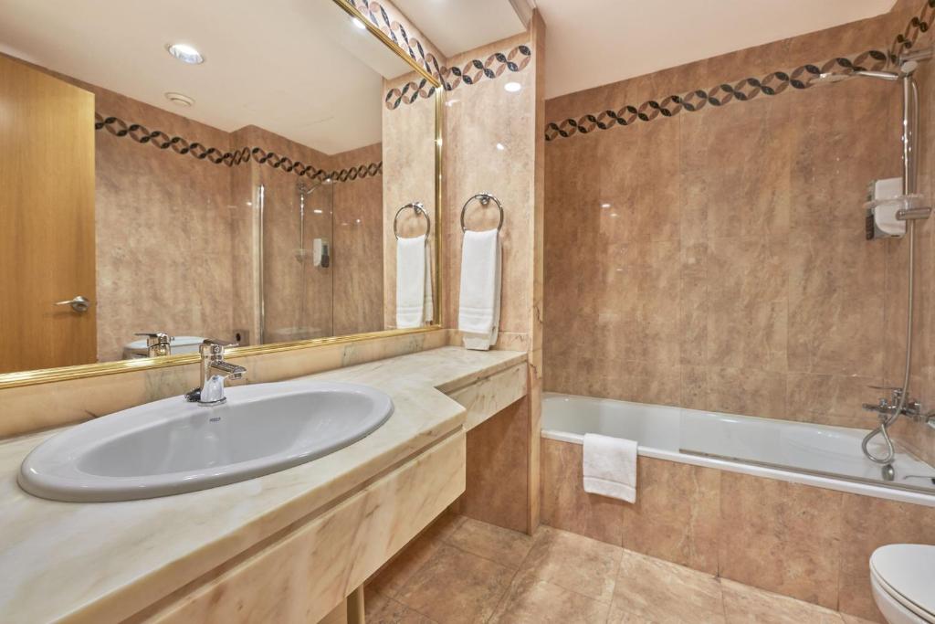 Globales Cala Viñas Adults Only 16+ — Hotel rooms in Cala Vinas, Balearic Islands