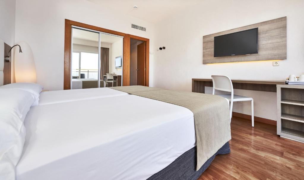 Globales Cala Viñas Adults Only 16+ — Hotel rooms in Cala Vinas, Balearic Islands