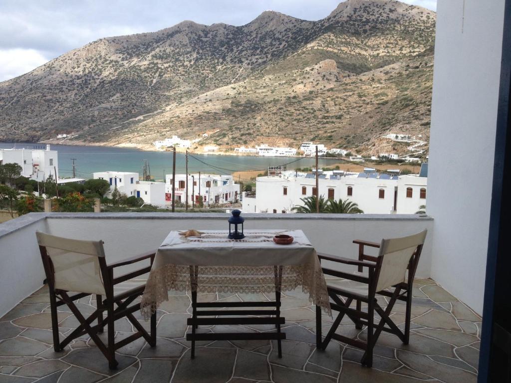 KIRIKOS ROOMS — Hotel in Sifnos