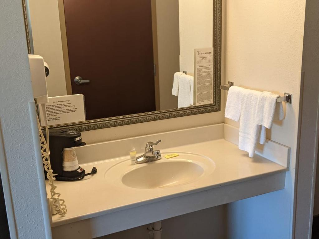 Heritage Inn and Suites photo