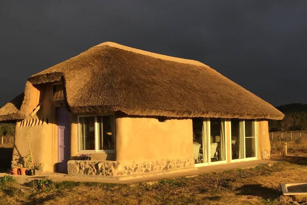 Casa de barro en las sierras en Minas, Uruguay - opiniones, precios |  Planet of Hotels