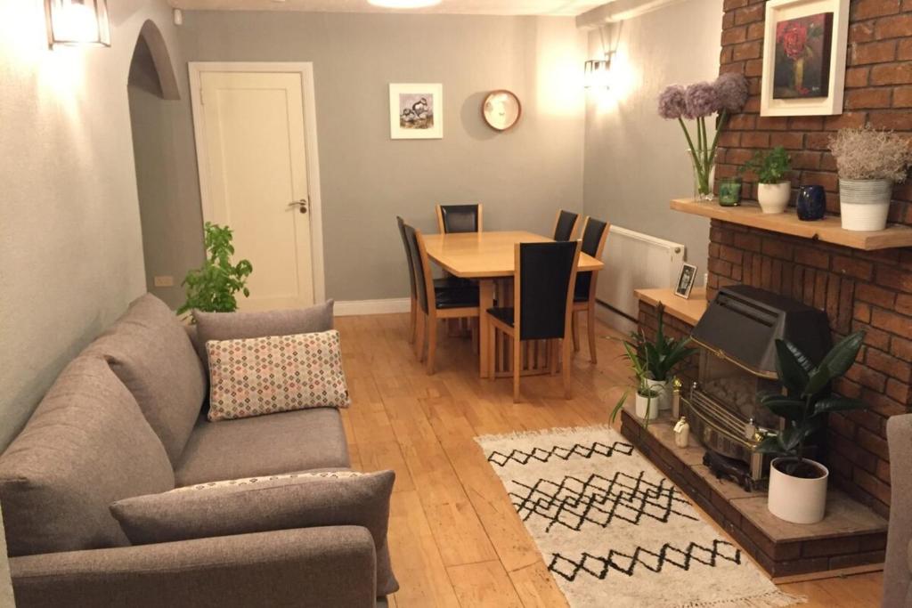 3 Bedroom Family Home in Residential Area Near Centre